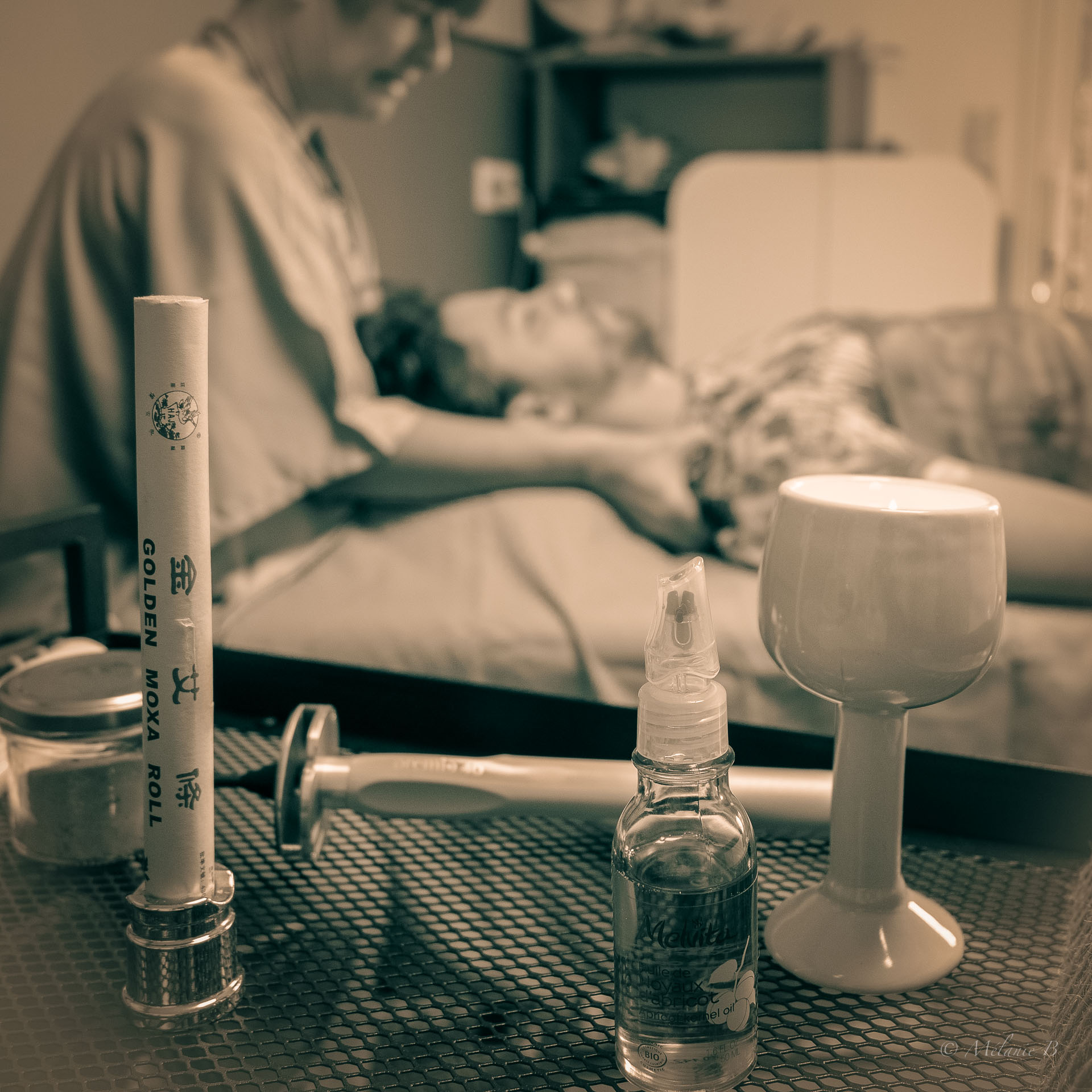 Photo séance de soins en cabinet – médecine traditionnelle chinoise à Lille – Marylaure
